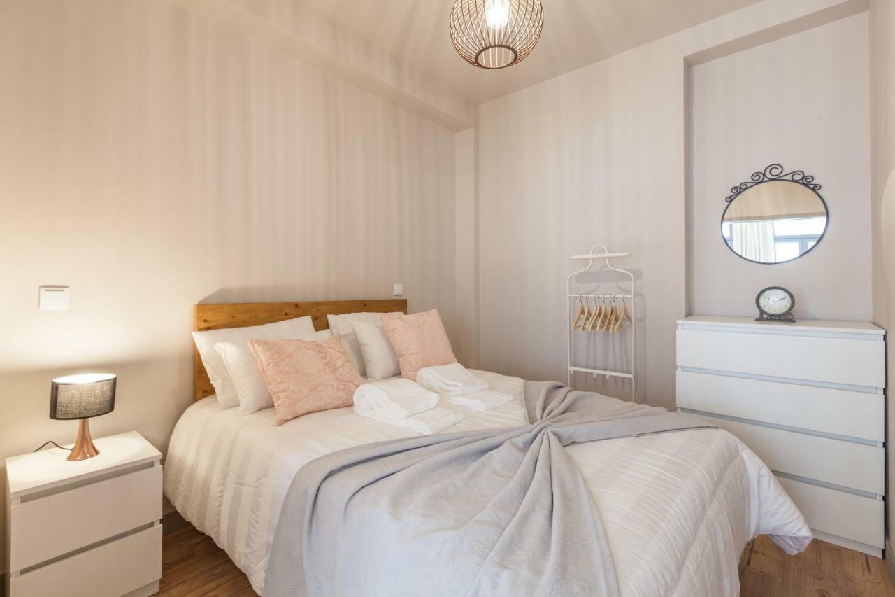 Sendme2Portugal: Santa Catarina Apartment Porto Bagian luar foto
