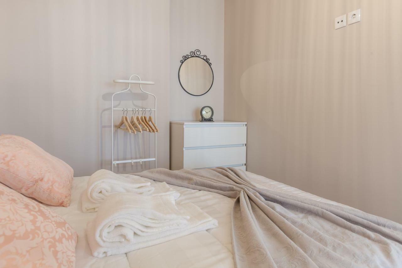 Sendme2Portugal: Santa Catarina Apartment Porto Bagian luar foto